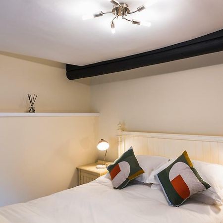 Luxury 3 Bed Flat In The Centre Of Woodstock Apartman Kültér fotó